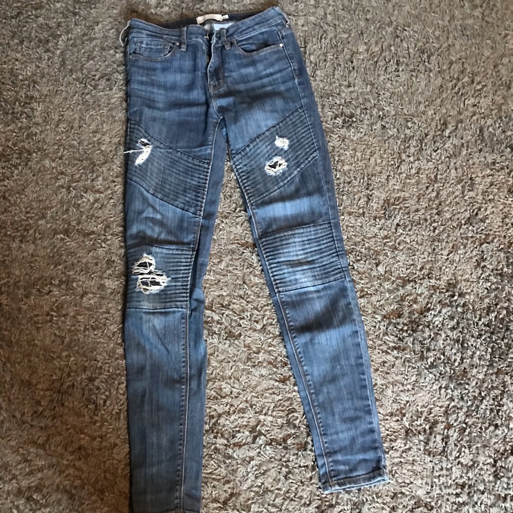 Kendyl & Kylie ripped jeans